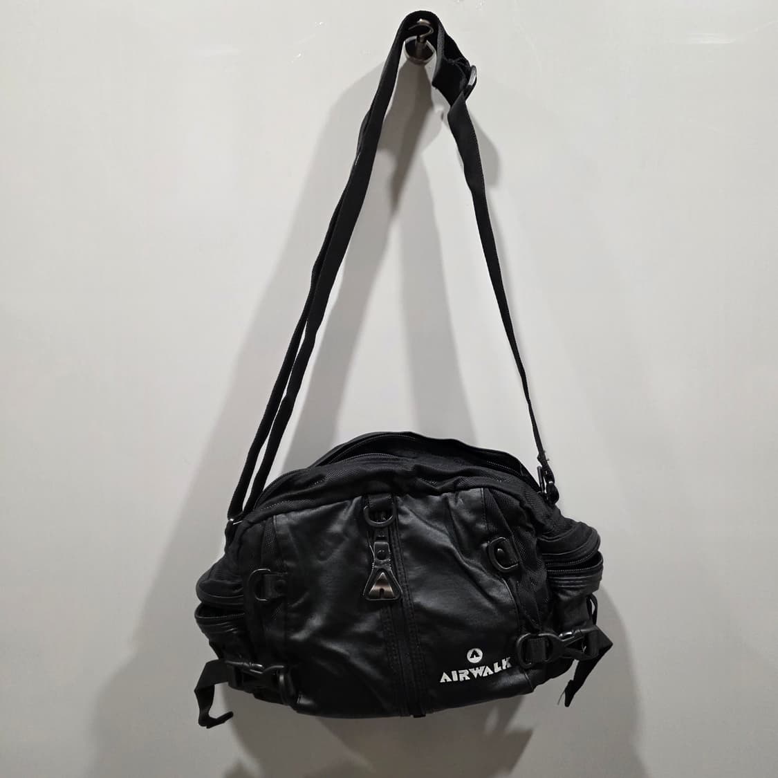 에어워크(AIRWALK) 테크니컬 멀티 포켓 메신저백 상품이미지2