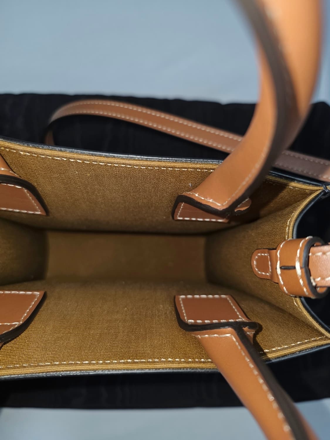 셀린느 버티컬 카바스백 미니 상품이미지9