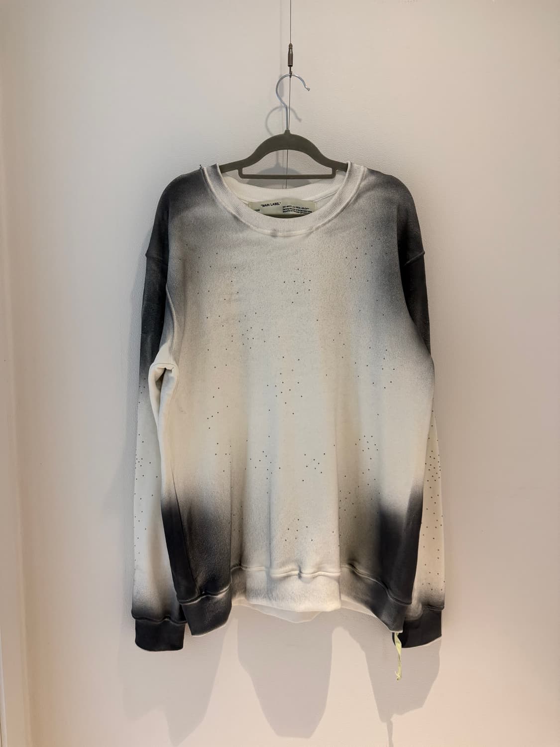 오프화이트 스프레이 에로우  맨투맨 상품이미지2