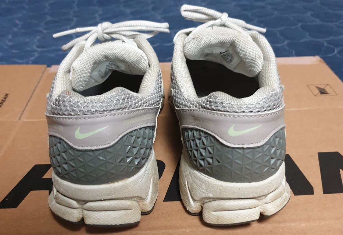 나이키 줌 보메로5  코블스톤 (235) 상품이미지4