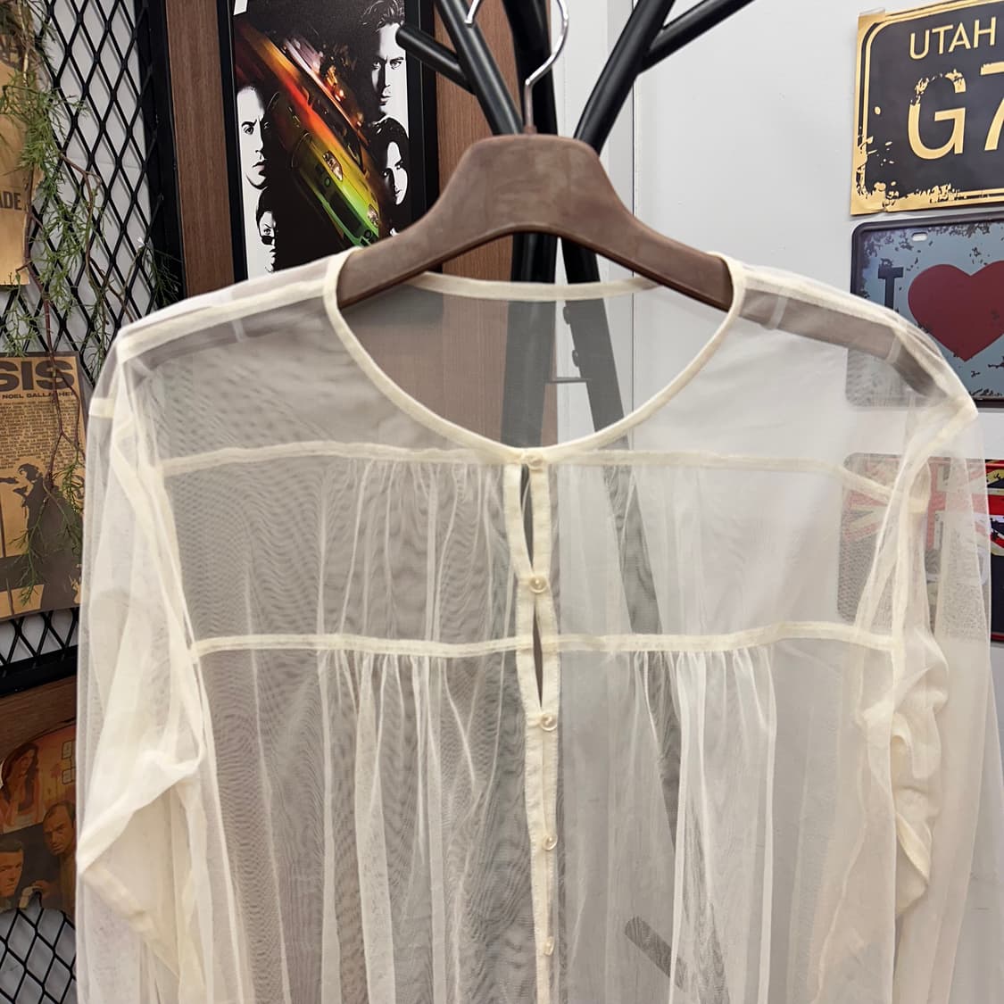 Beige Sheer Long sleeve Blouse 상품이미지3