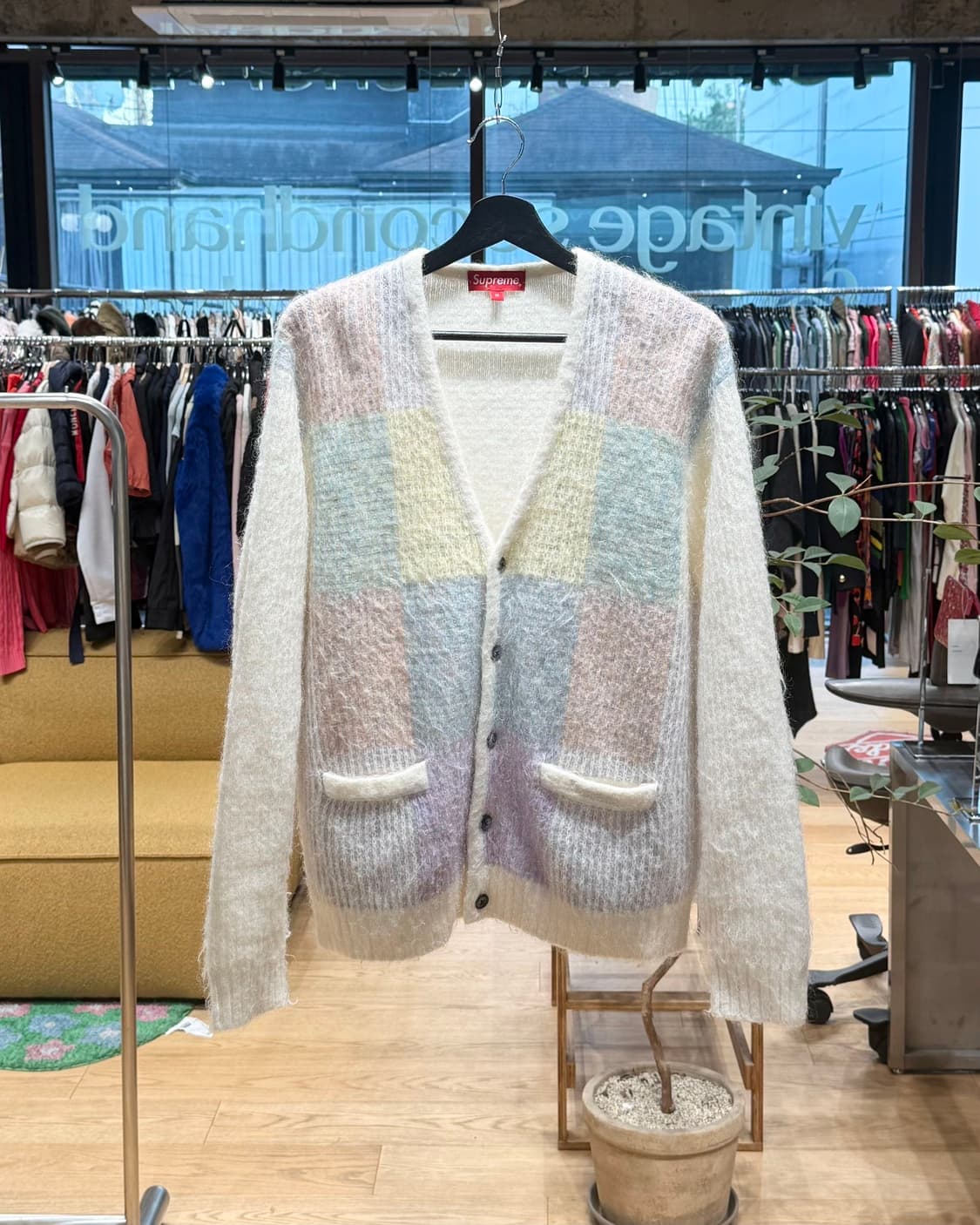 슈프림 아이보리 22ss 브러쉬드 그리드 가디건 상품이미지1