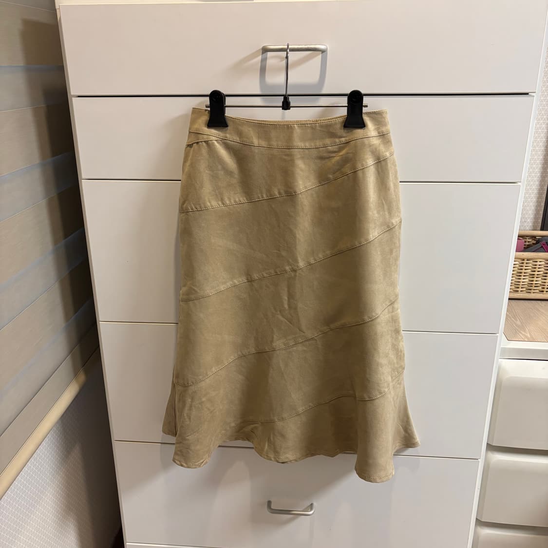 일본브랜드 스웨이드st 베이지 미디 스커트 상품이미지1