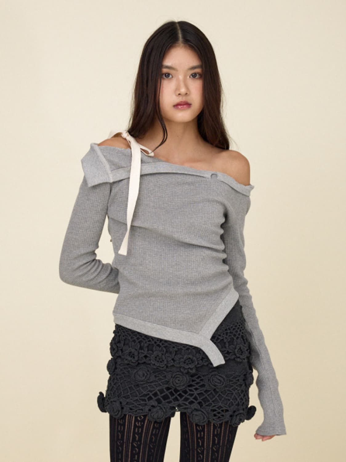 [S] 글로니 데미 컷아웃 롱슬리브 그레이 상품이미지1