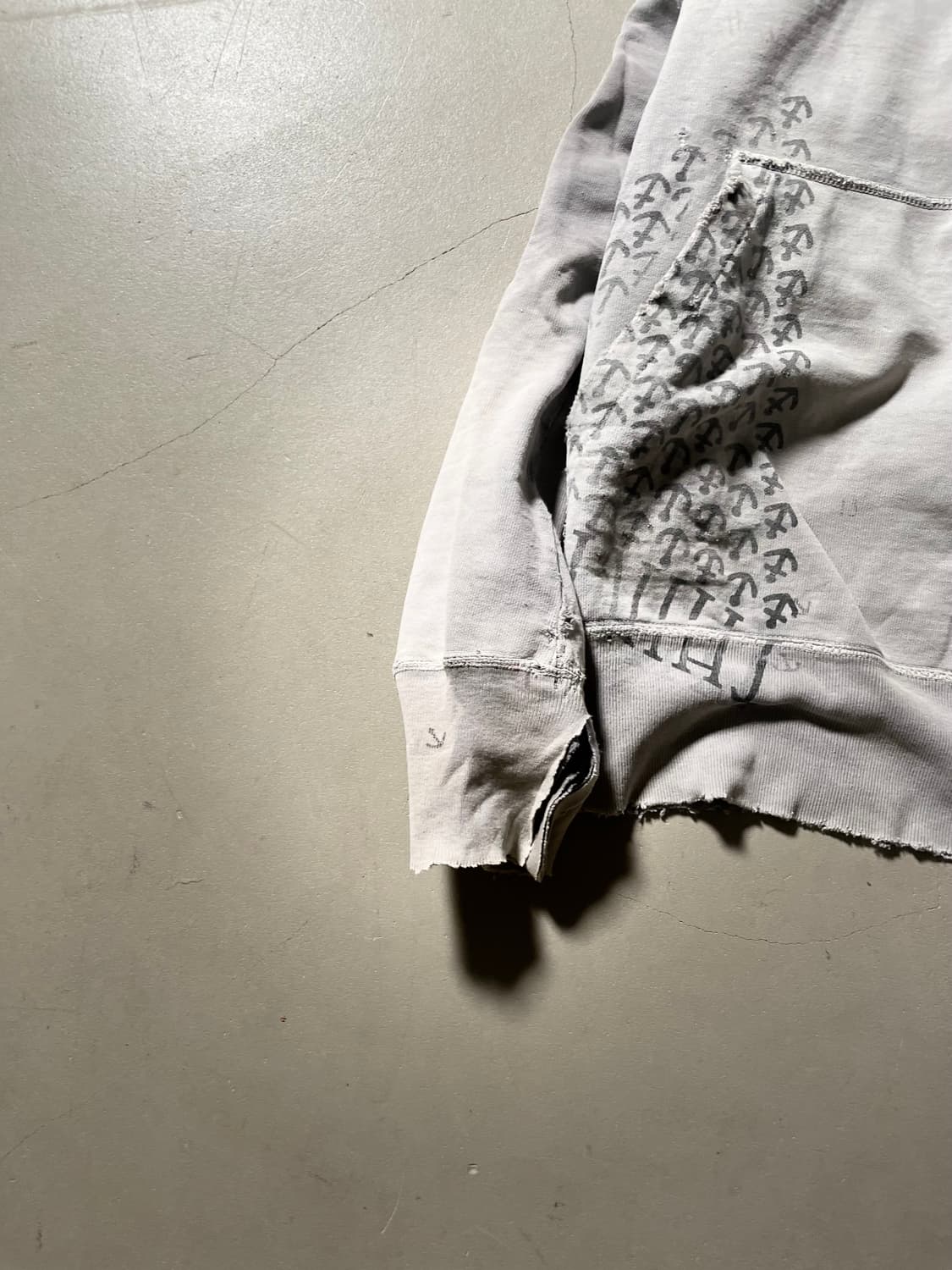 래미 릴리프  Distressed Hoodie tee 상품이미지4