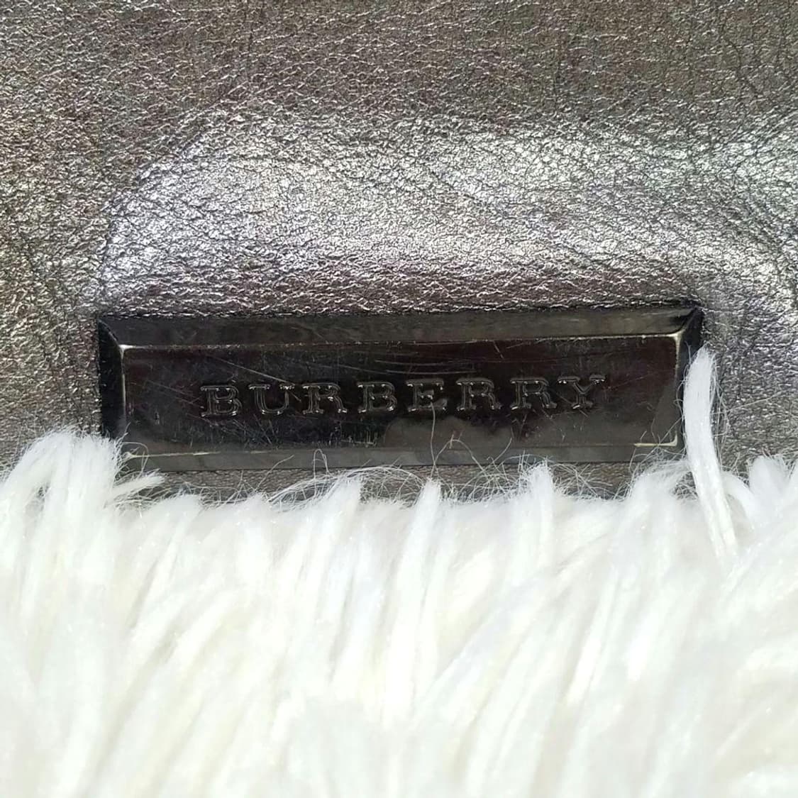 버버리 레더 메탈릭 호보백 숄더백 상품이미지10