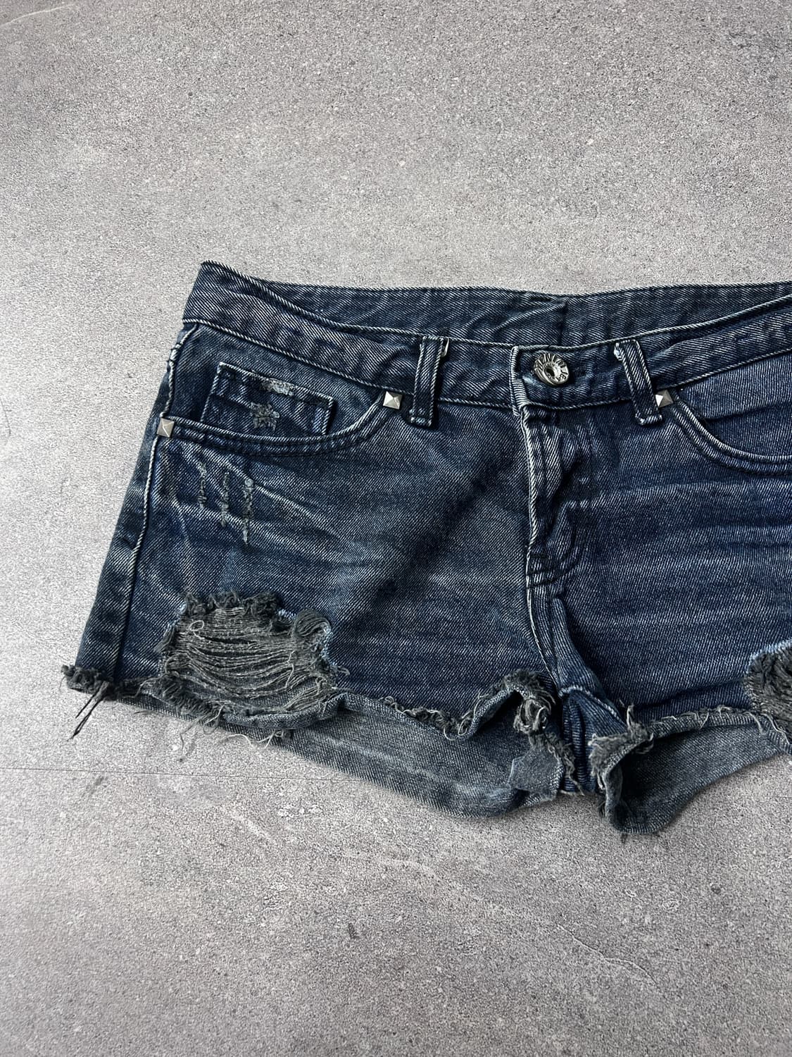 Studded Distressed Denim Shorts 상품이미지5