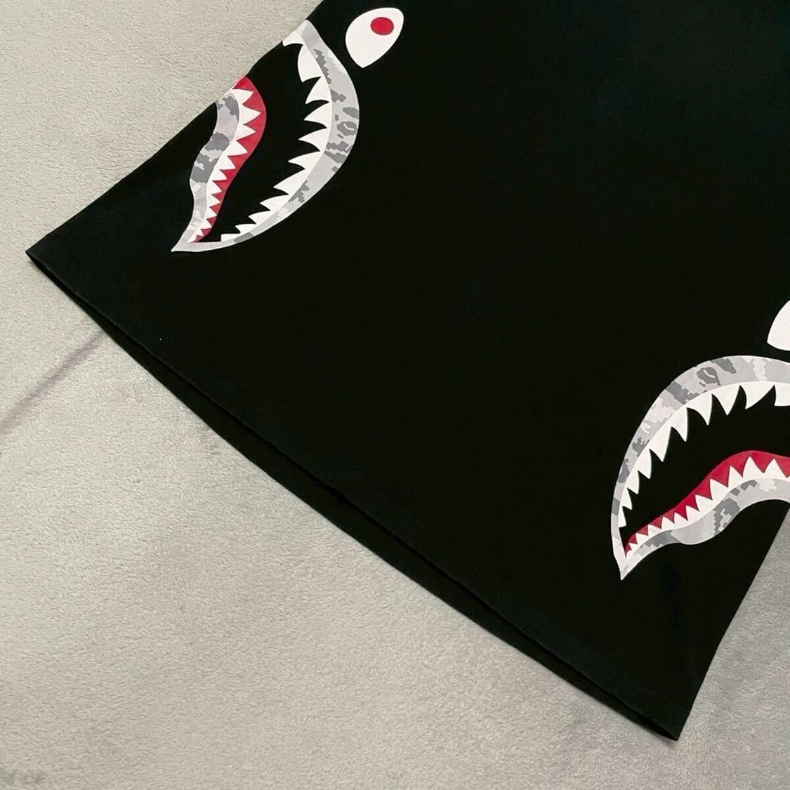 [L] BAPE 베이프 사이드 샤크 반팔 블랙 상품이미지3