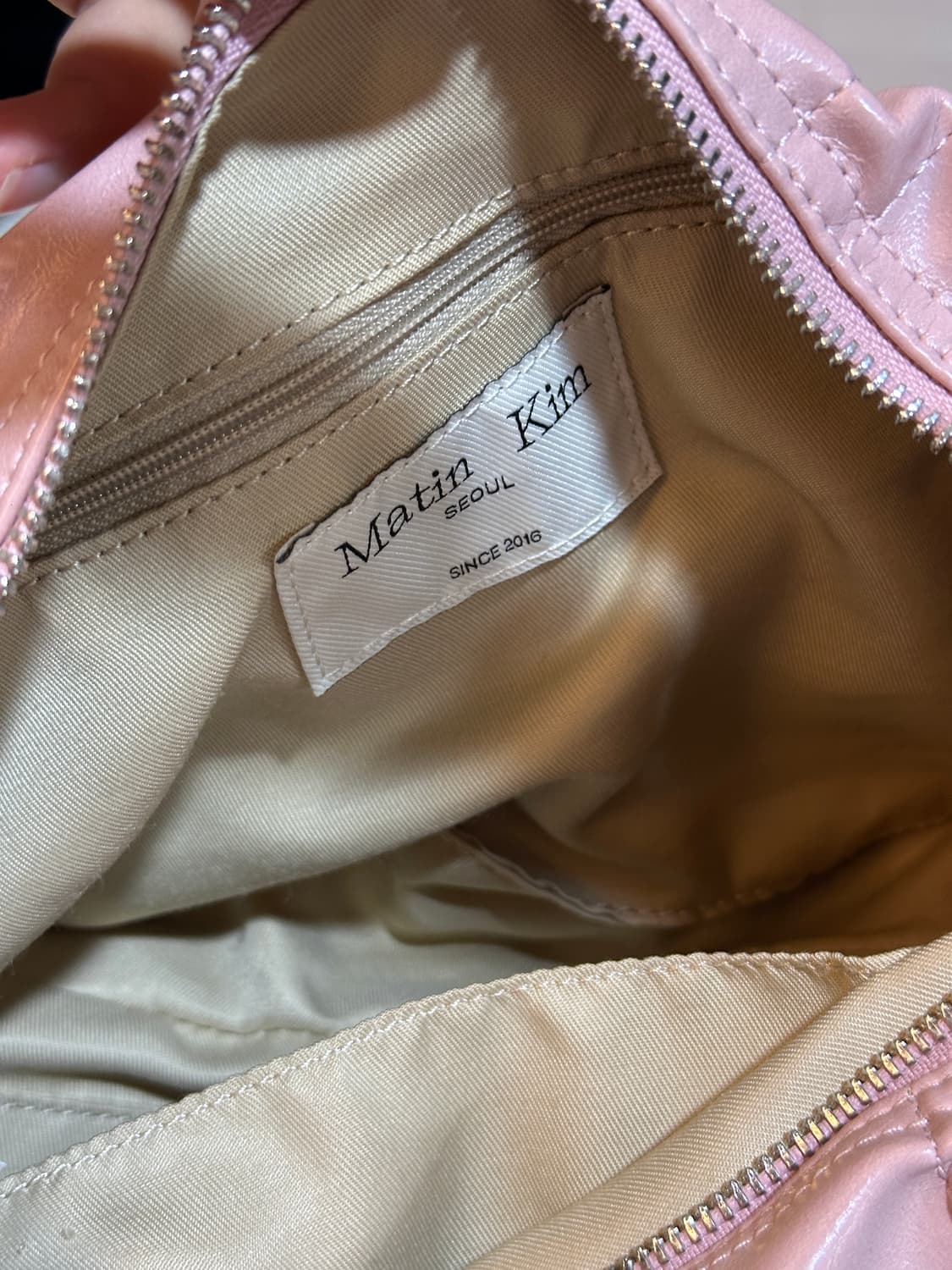 마뗑킴 하프 셔링 리본 라운드백 핑크 가방 상품이미지3