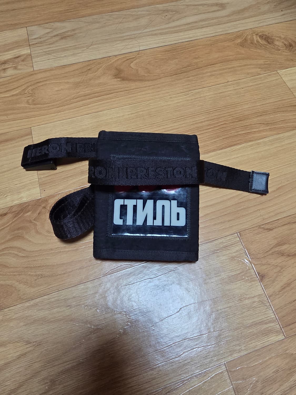 헤론 프레스톤(Heron Preston) 테크 페브릭 지갑 상품이미지1