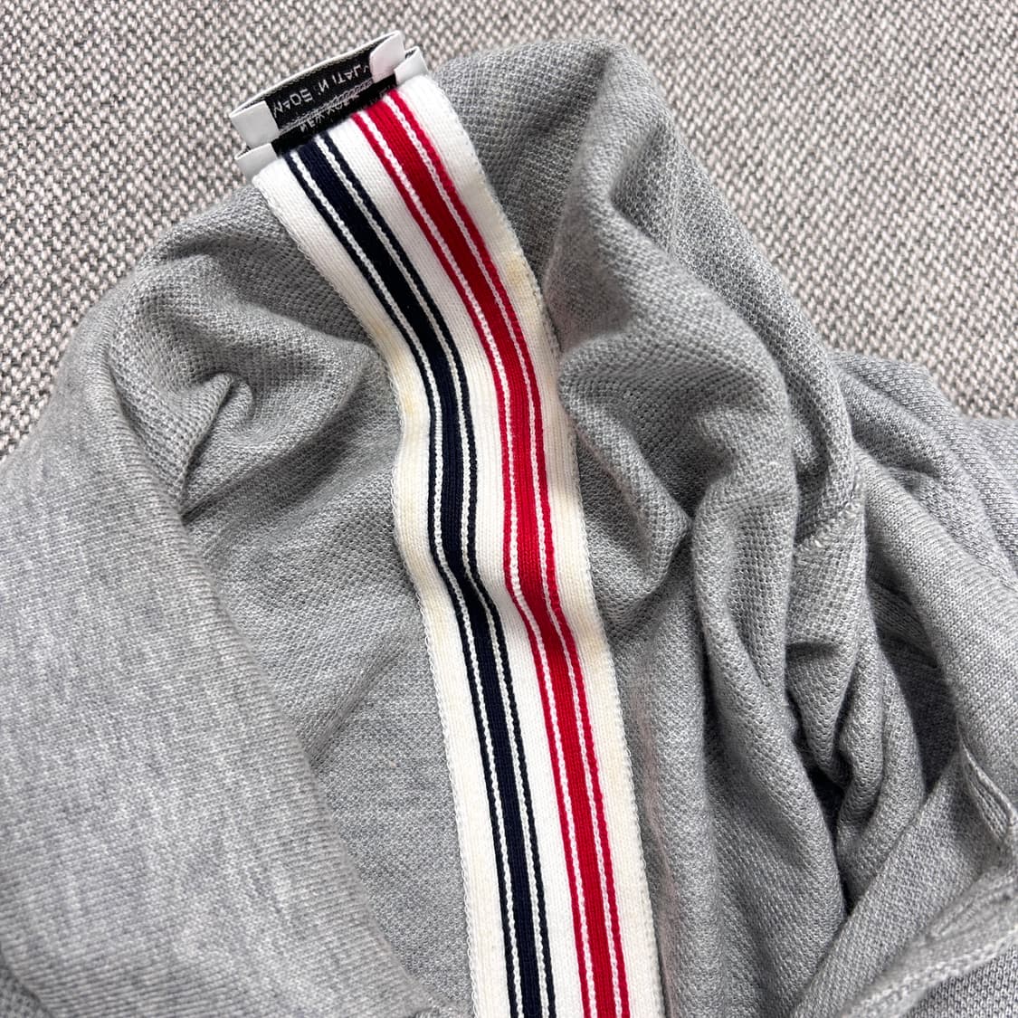 톰브라운 백삼선 그레이 카라티(3) 상품이미지5