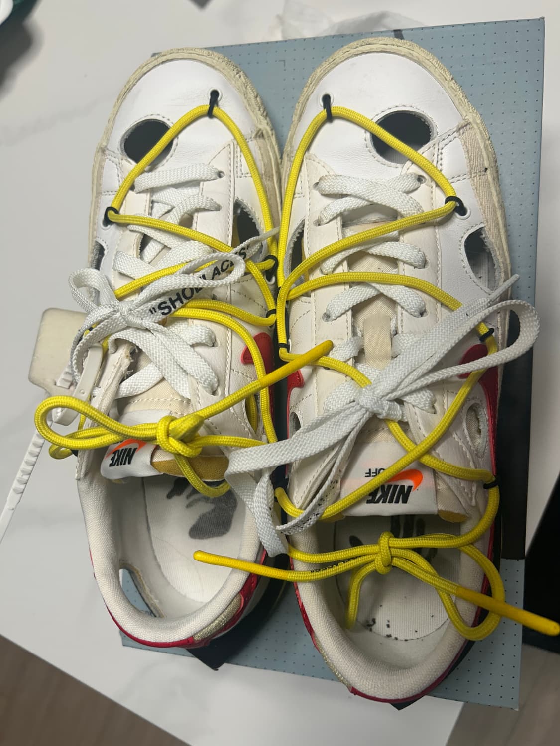 나이키 x 오프화이트 블레이저 로우 '77 화이트 앤 유니버시티 레드 상품이미지2