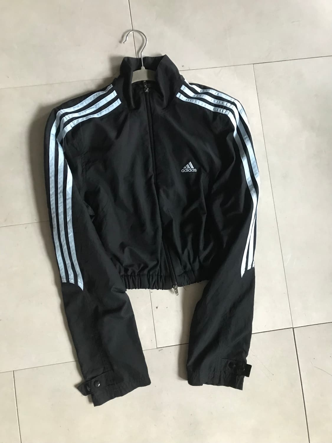 아디다스 블랙 연하늘 크롭 투웨이 바람막이 상품이미지8