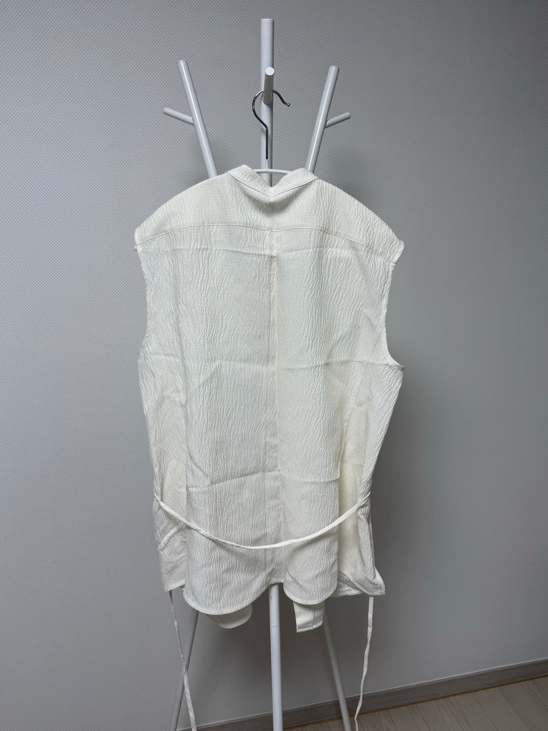 르917 CRINKLED SLEEVELESS BUTTON-DOWN BLO 상품이미지6