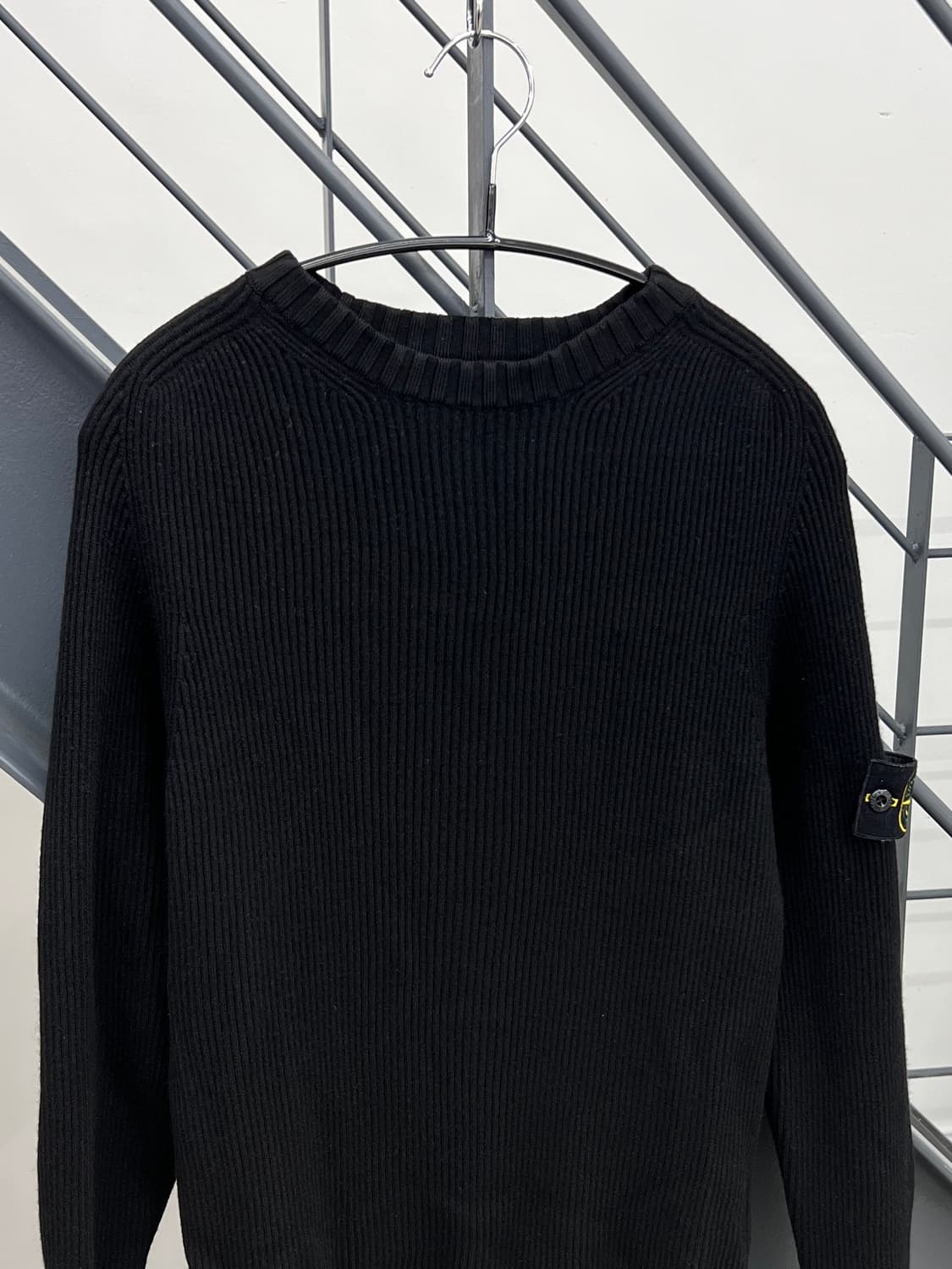 스톤아일랜드 와펜 블랙 골지 니트 상품이미지2