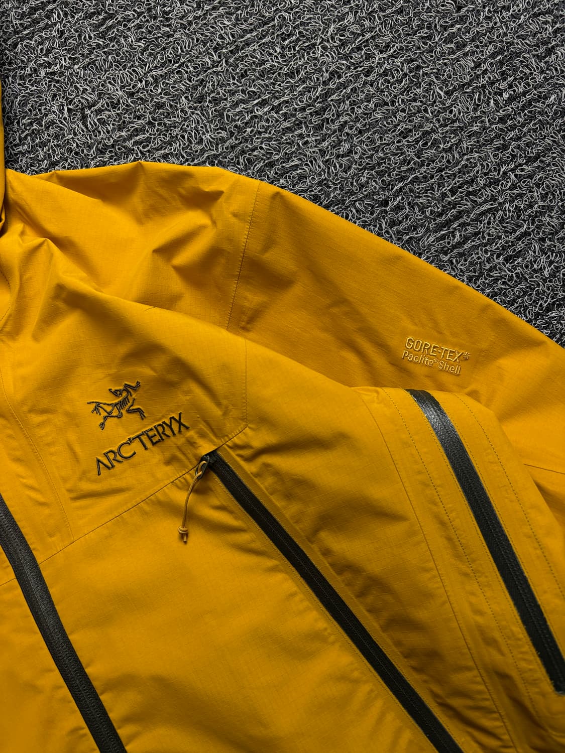 아크테릭스 고어택스 팩라이트 쉘 머스타드 2263 상품이미지4