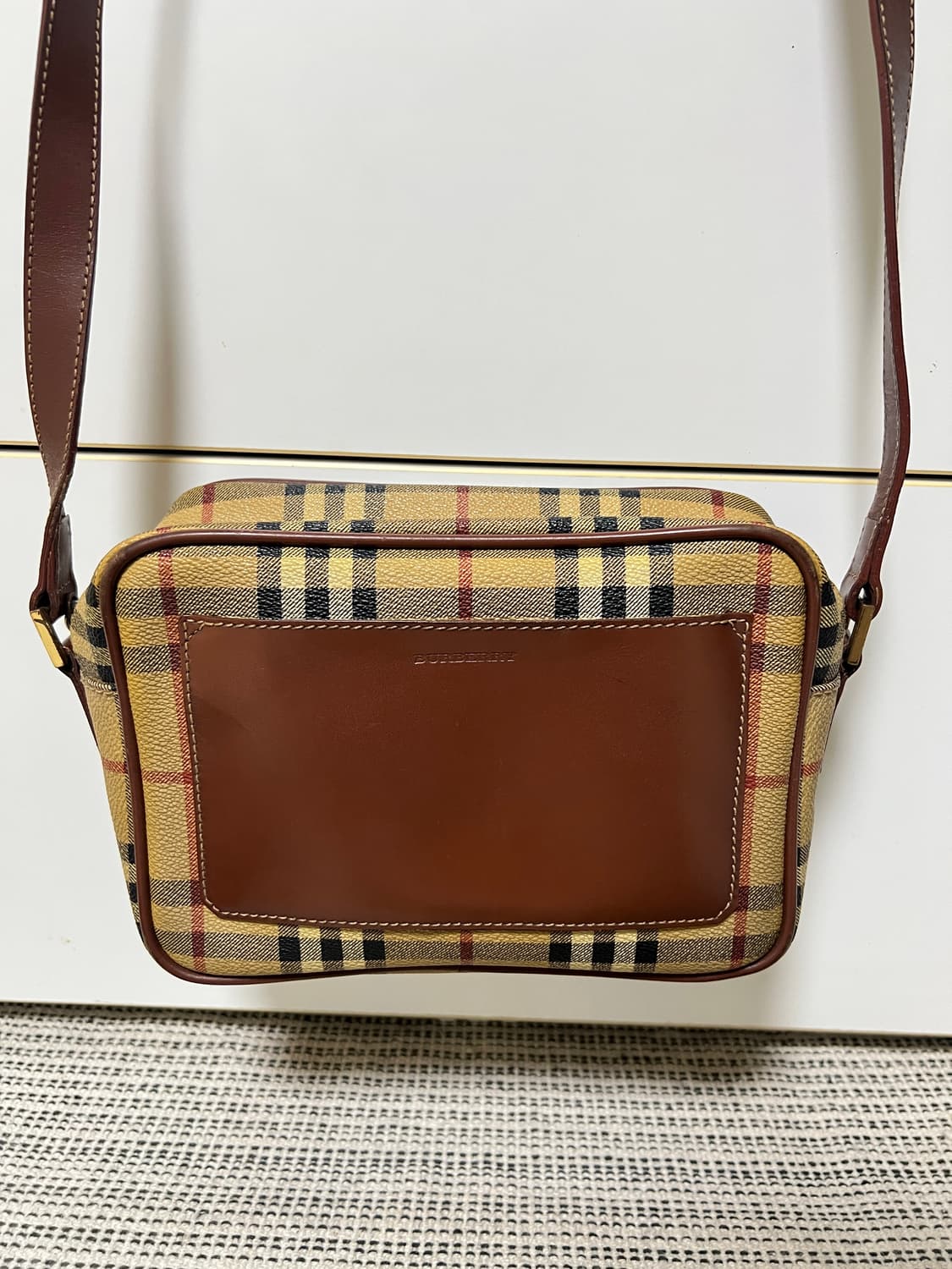 버버리 노바체크 카메라 크로스백 상품이미지1