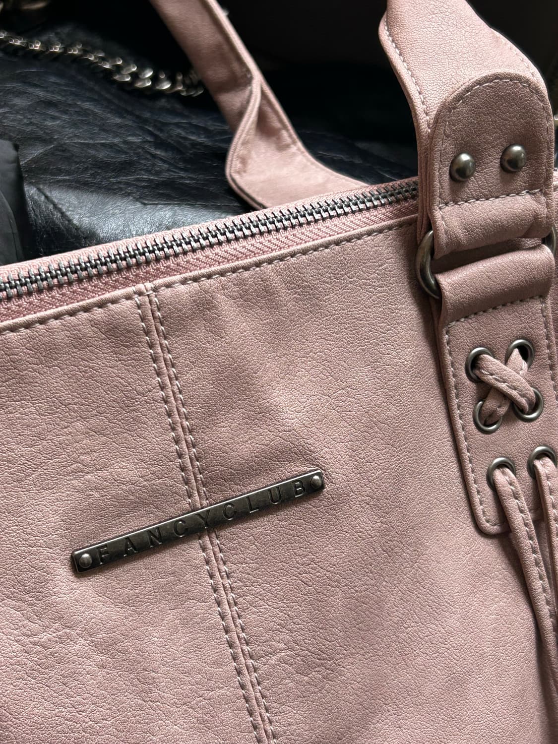 팬시클럽 가방 벨티드 워싱 레더백 베이비핑크 상품이미지3