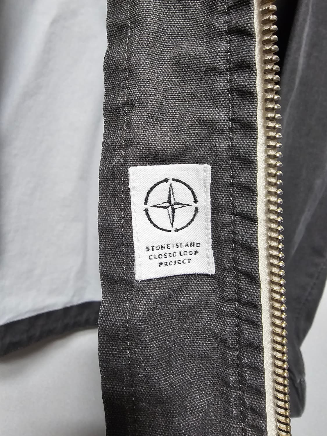 스톤아일랜드 파나마 리사이클드 옥사이드 플레이팅 풀 지퍼 자켓 (새상품) 상품이미지5