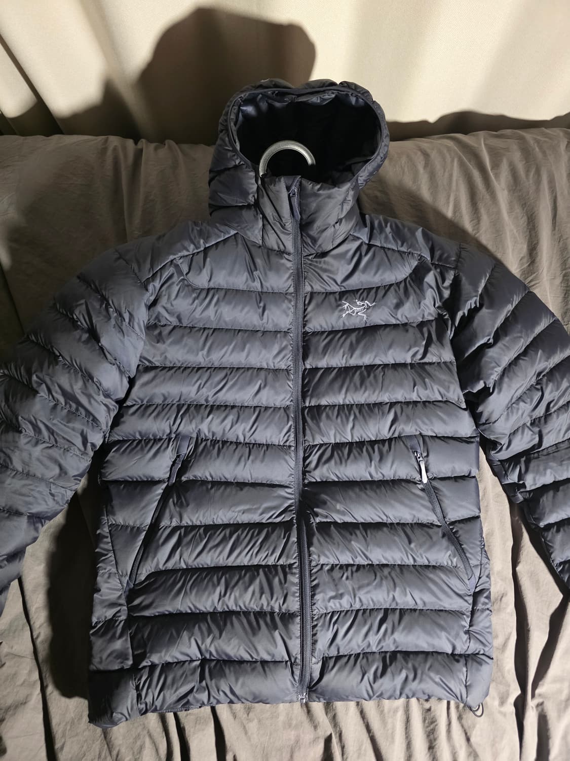 아크테릭스 경량패딩 세륨 후디 판매 합니다. (블랙 사파이어 M사이즈) 상품이미지1