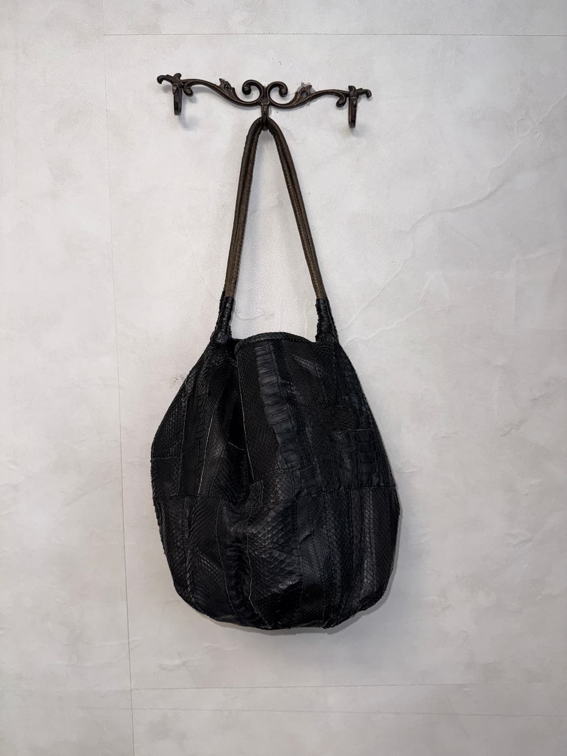 Black real python skin bucket bag 상품이미지2