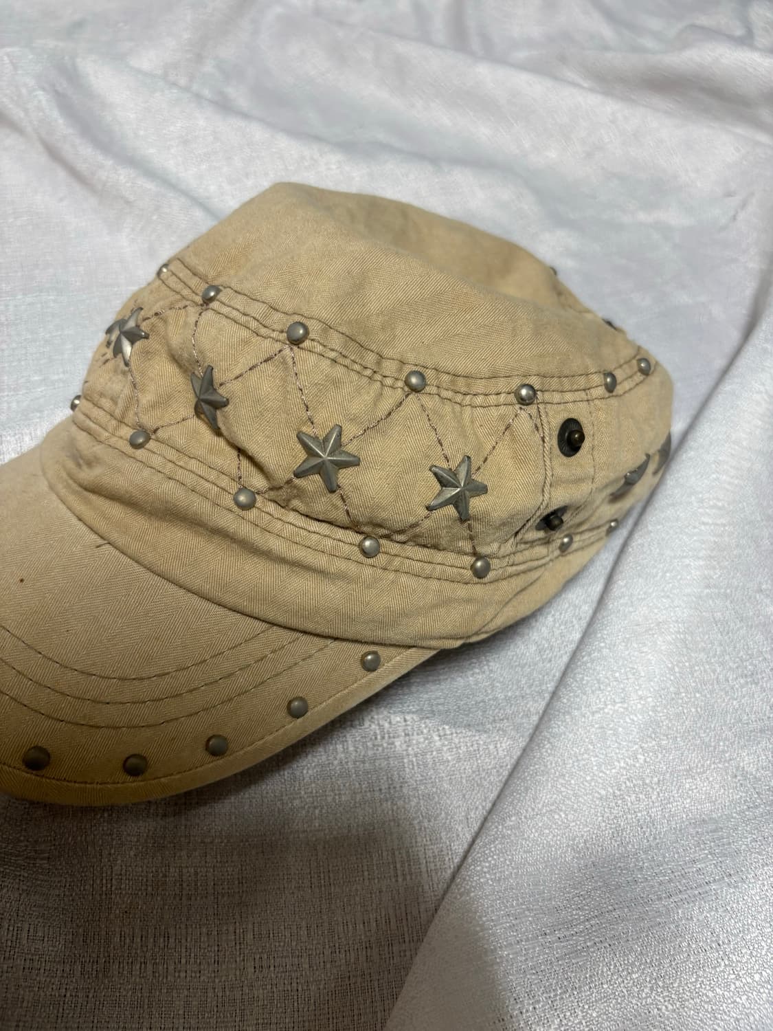 “Unknown” Star Stud Beige Cap 상품이미지6
