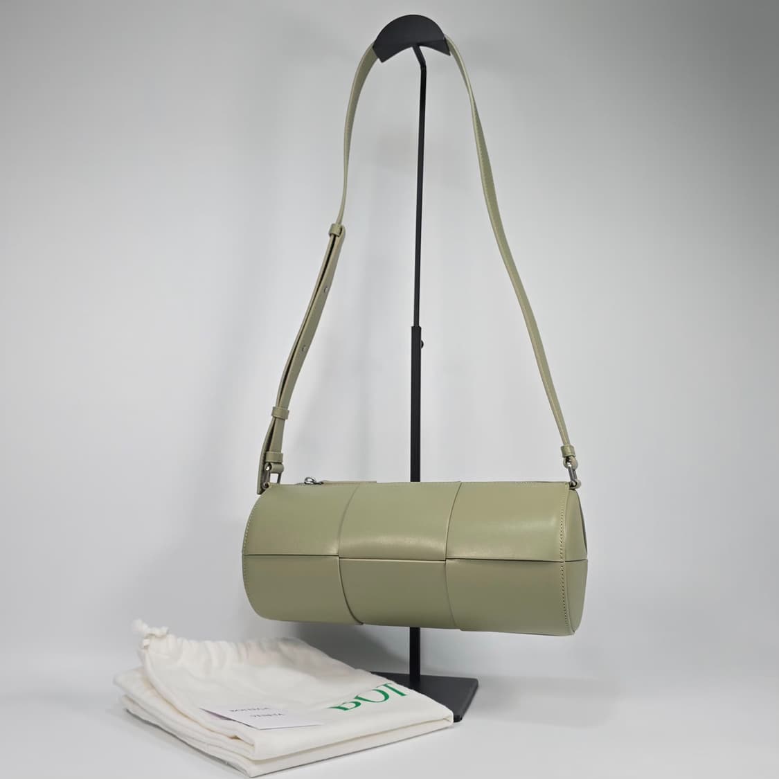 보테가 베네타 미디움 카네트 숄더백 상품이미지1