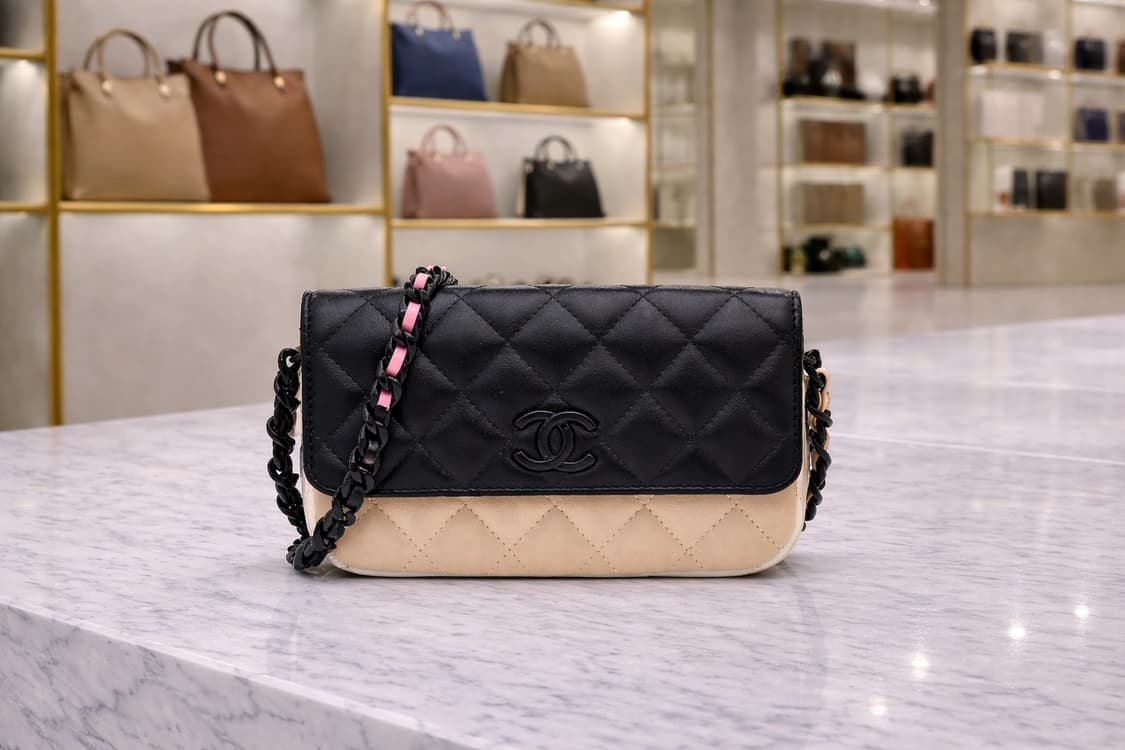 [S급] 샤넬 체인 플랩 폰 홀더 백 판매합니다!!! 상품이미지1
