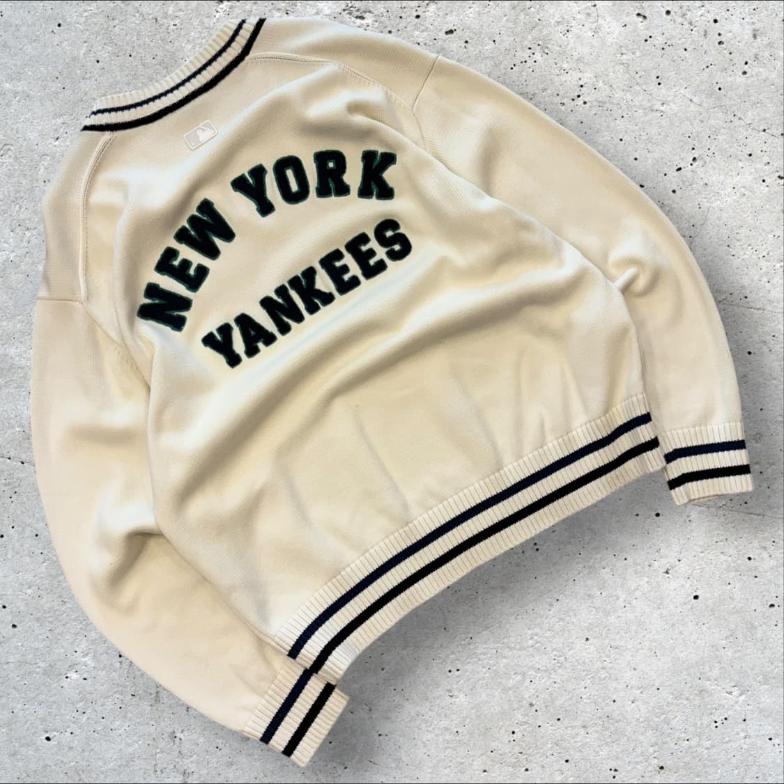 [M] 엠엘비 MLB 뉴욕 양키스 브이넥 아이보리 니트 스웨터 D149 상품이미지1