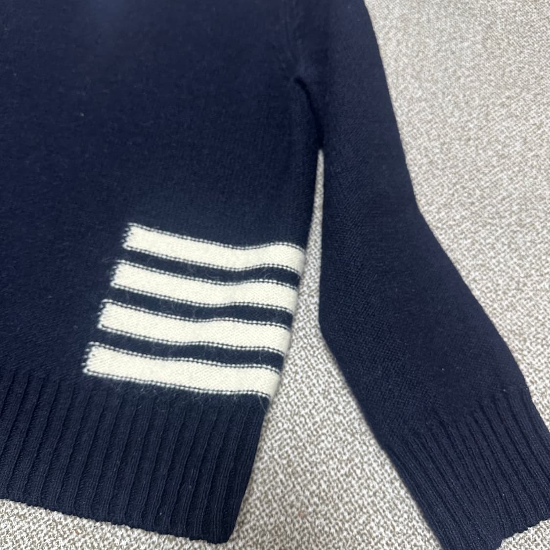 미시착 톰브라운 옆구리 사선니트 상품이미지5