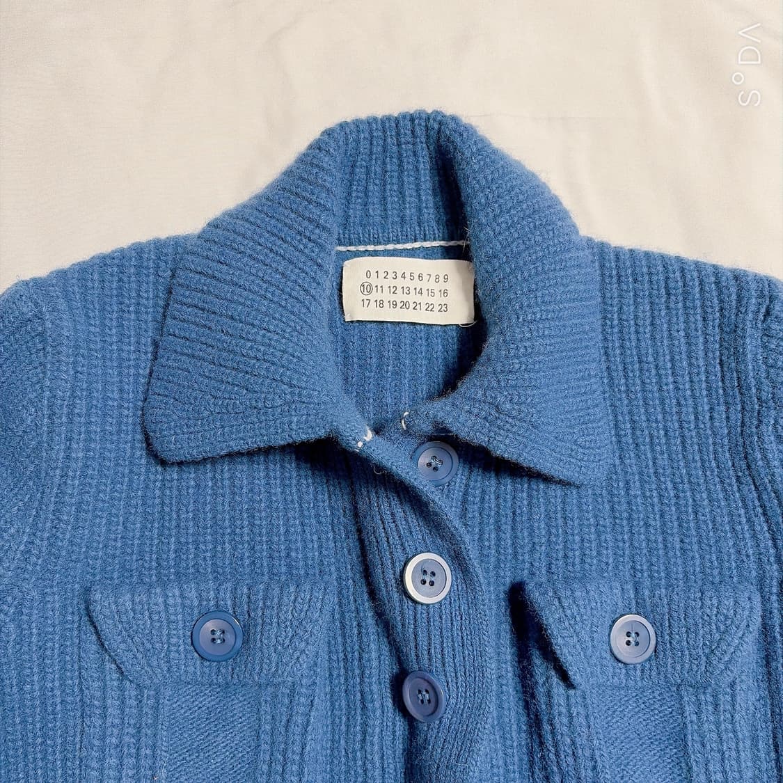 메종 마르지엘라 크롭 니트 가디건 블루 상품이미지4