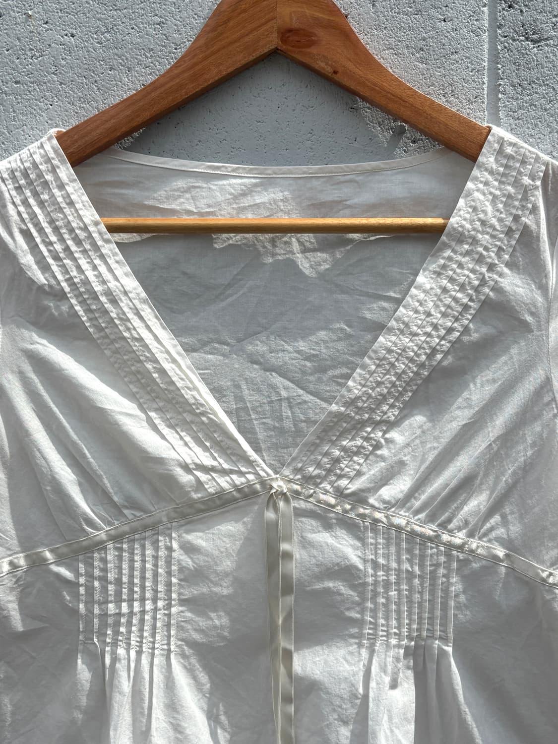 플라워 자수 핀턱 블라우스 상품이미지2