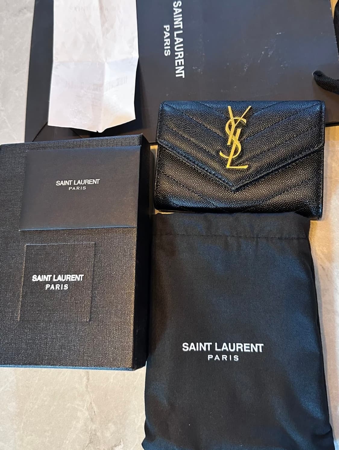 생로랑 마틀라세 반지갑 블랙 금장 입생로랑 마틀라세 엔벨로프 상품이미지1