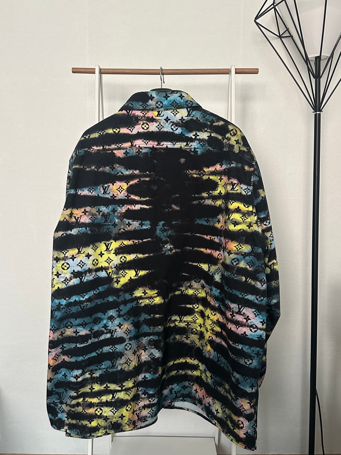 루이비통 타이 다이 모노그램 셔츠 5L 상품이미지4