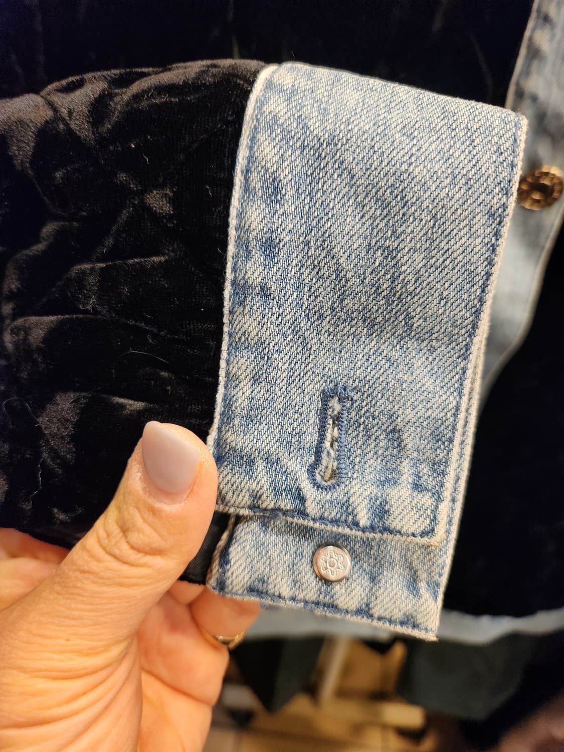 산드로 블랙 벨벳 데님배색 퀼팅자켓 상품이미지3