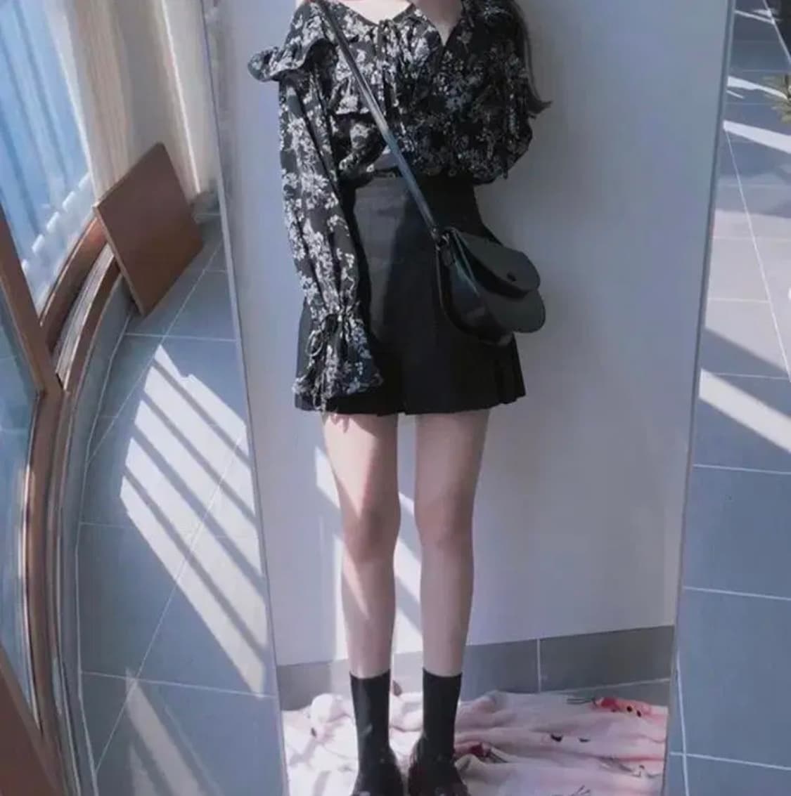 리본 셔링 플라워 꽃무늬 블라우스 블랙 검정 상품이미지7