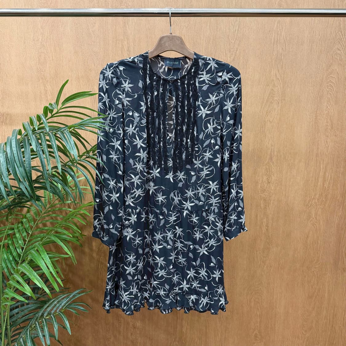 쟈딕 앤 볼테르 실크 미디 원피스 플로럴 프린팅 레이스 플리츠 장식 블랙 상품이미지1