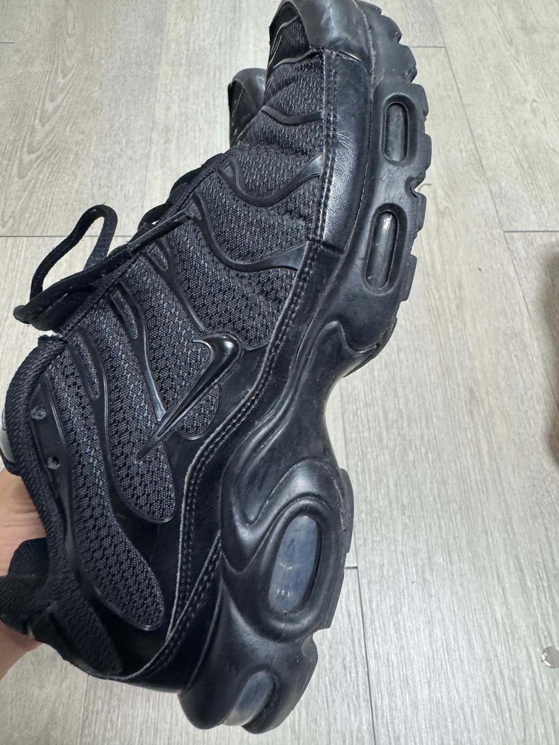 나이키 tn 에어맥스 플러스 트리플블랙 260 상품이미지4