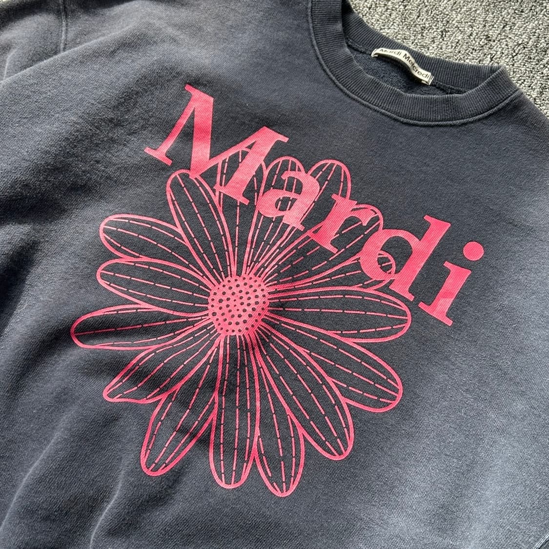  마르디 메크르디 빅로고 맨투맨 상품이미지5