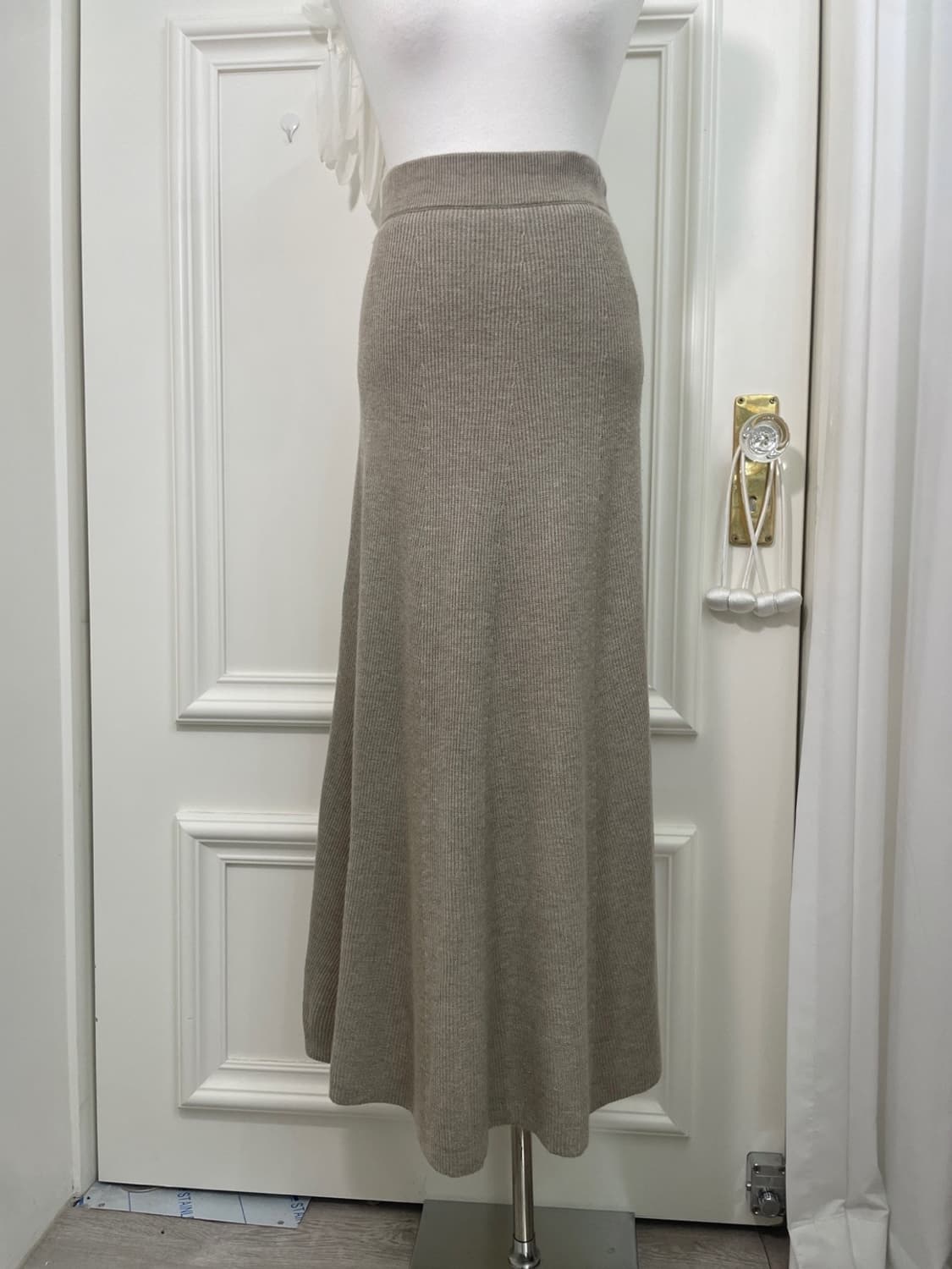 dark beige flare banding knit long skirt 상품이미지5