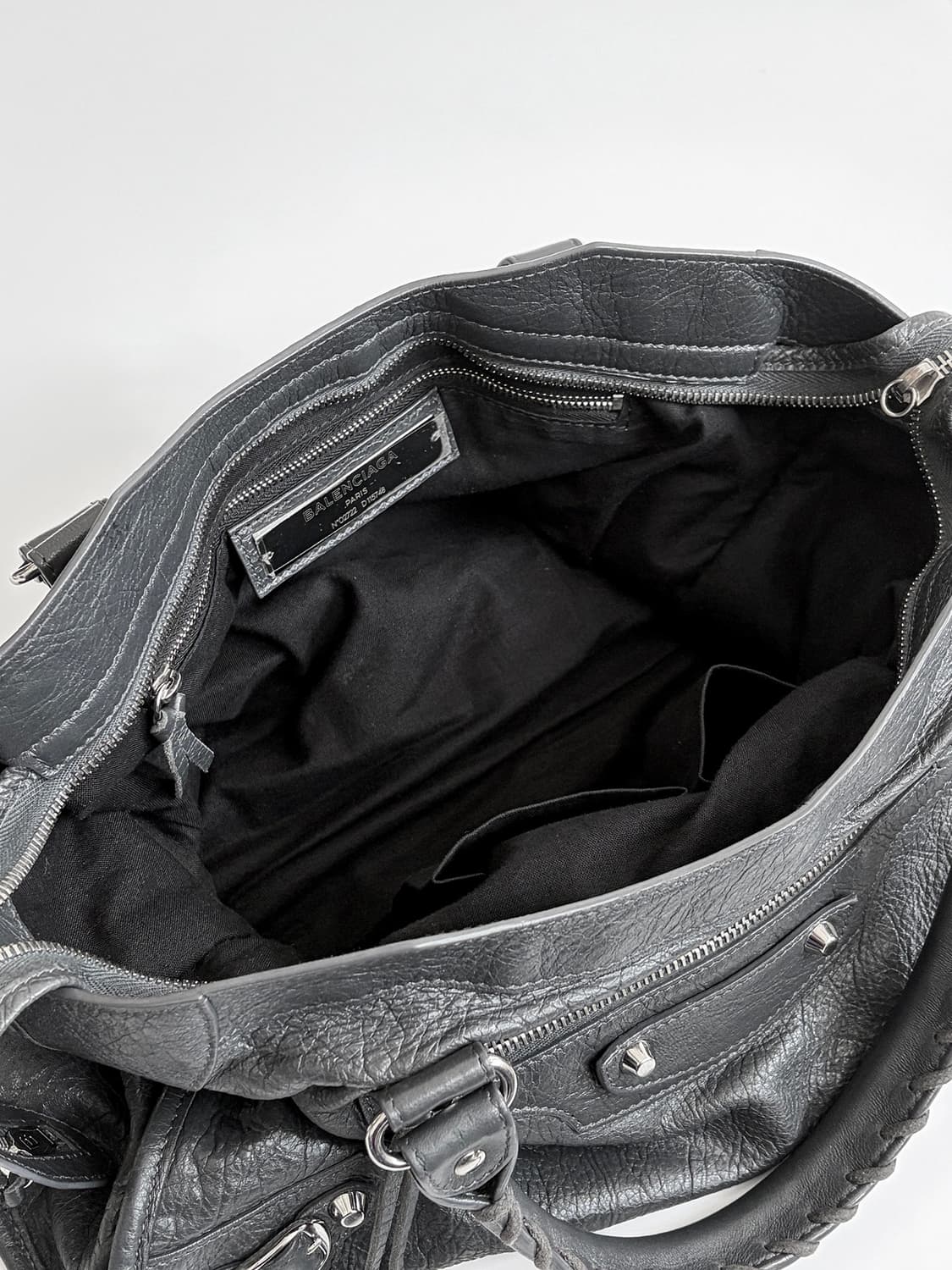 발렌시아가 클래식 시티백 미듐 판매합니다. 상품이미지6