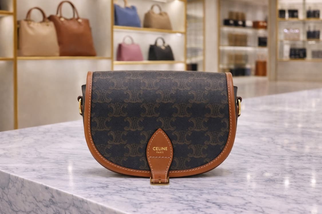 [S급] 셀린느 폴코 트리옹프 숄더백 미디움 탄 판매합니다!!! 상품이미지1