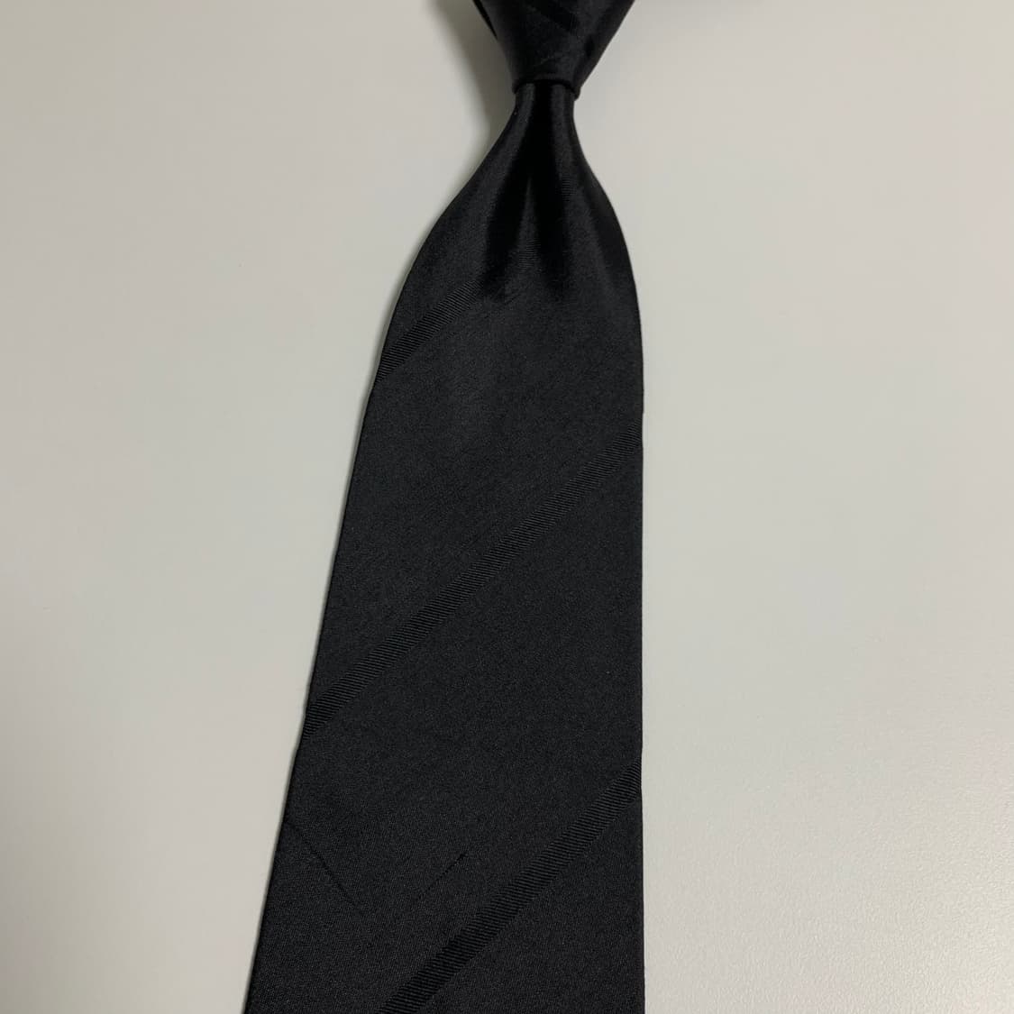 버버리(BURBERRY) 블랙컬러 스트라이프 명품넥타이 심플로고 A+ 상품이미지9