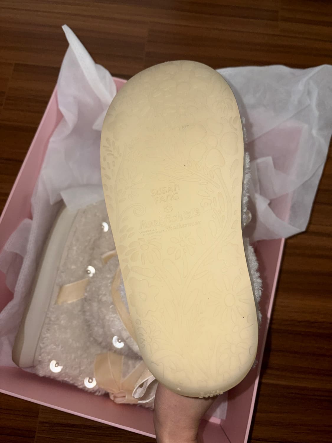 수잔팡X락피쉬 FURRY MIDDLE BOOTS - CREAM 상품이미지3