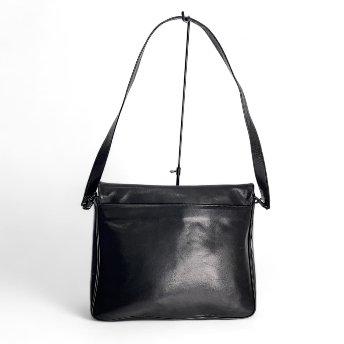 이세이미야케 90s 아카이브 카프스킨 플랩 메신저백 상품이미지2