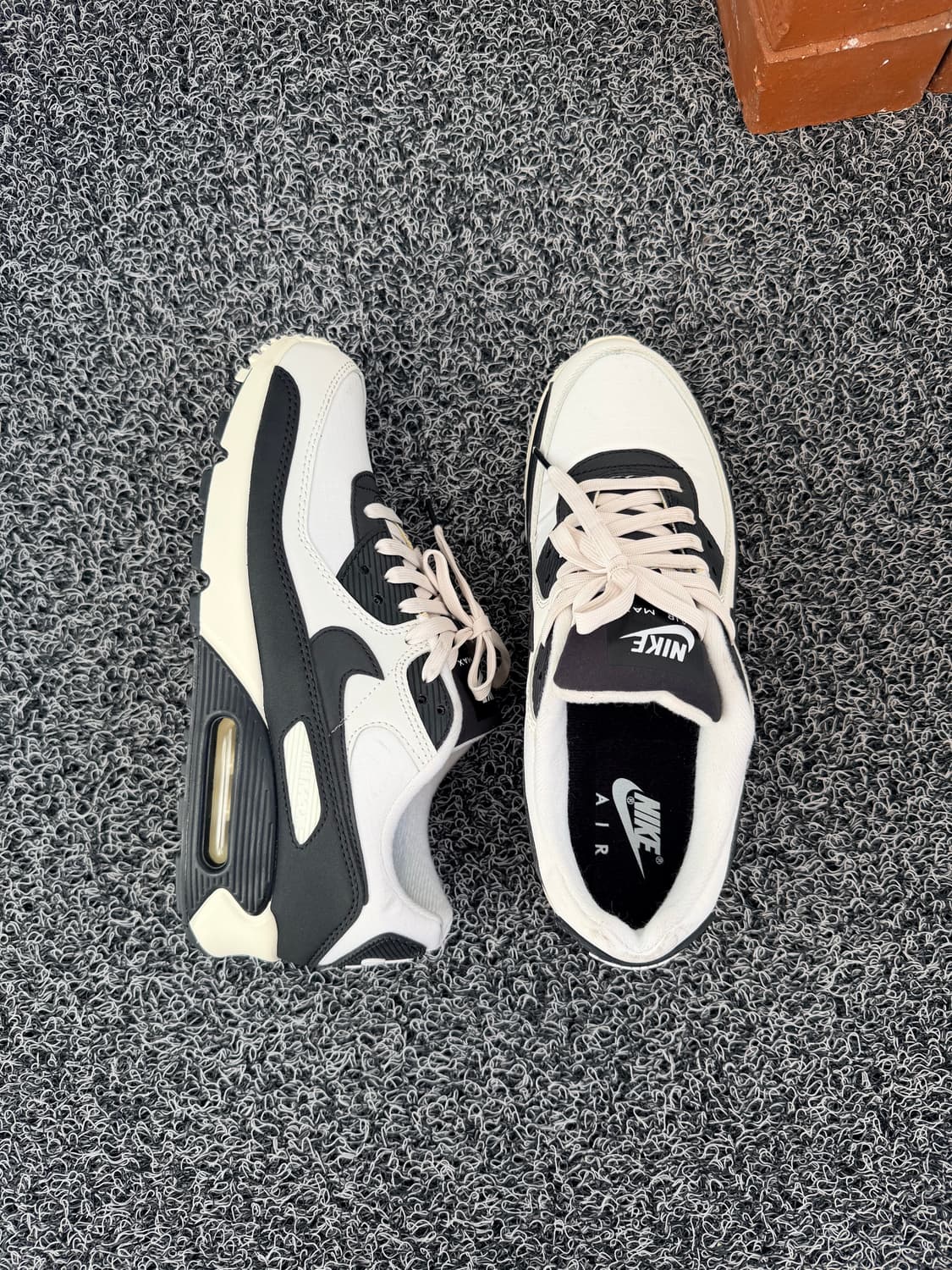 나이키 에어맥스 90 화이트 블랙 265mm 상품이미지3