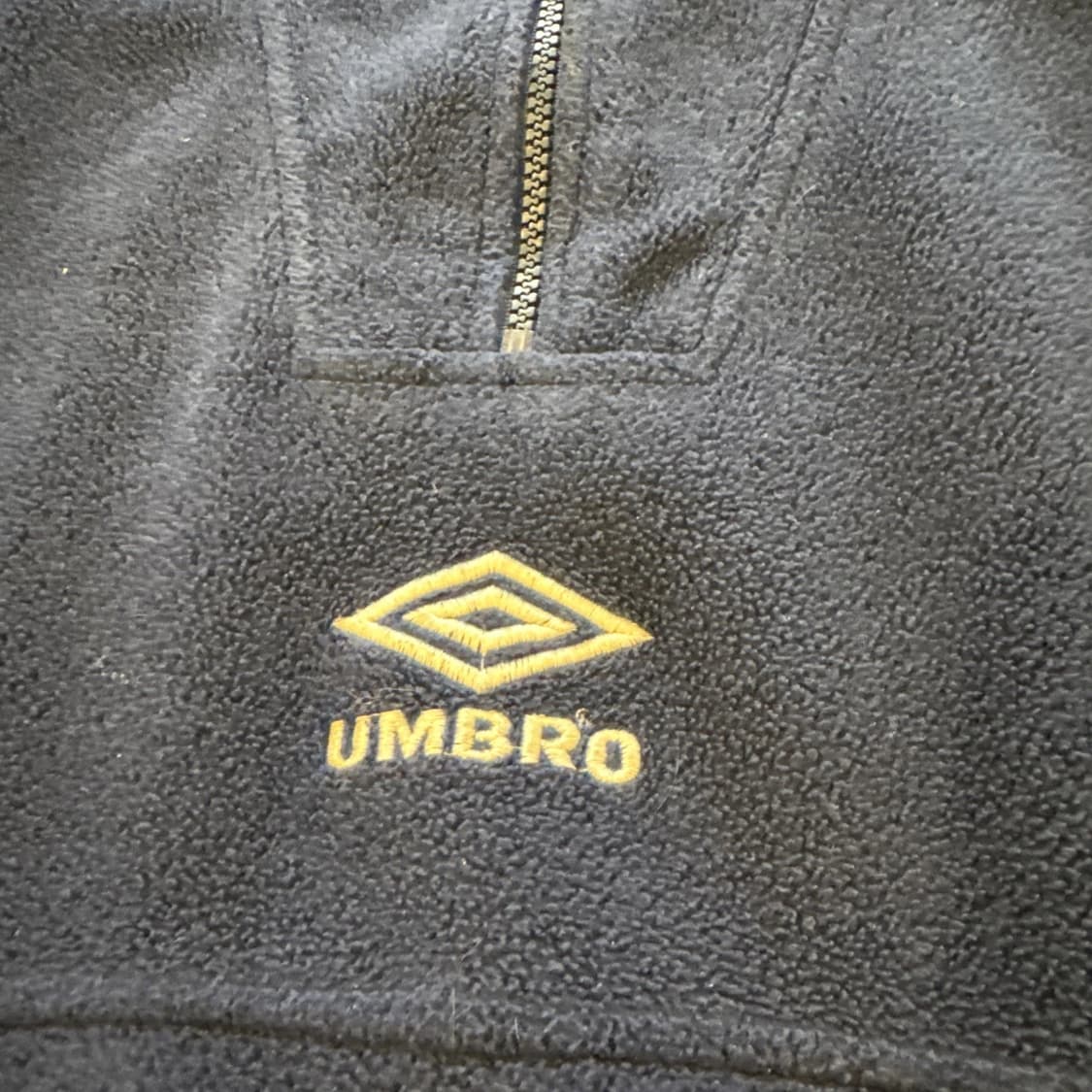  엄브로 크리스피 타슬란 카라 하프 집업  상품이미지3