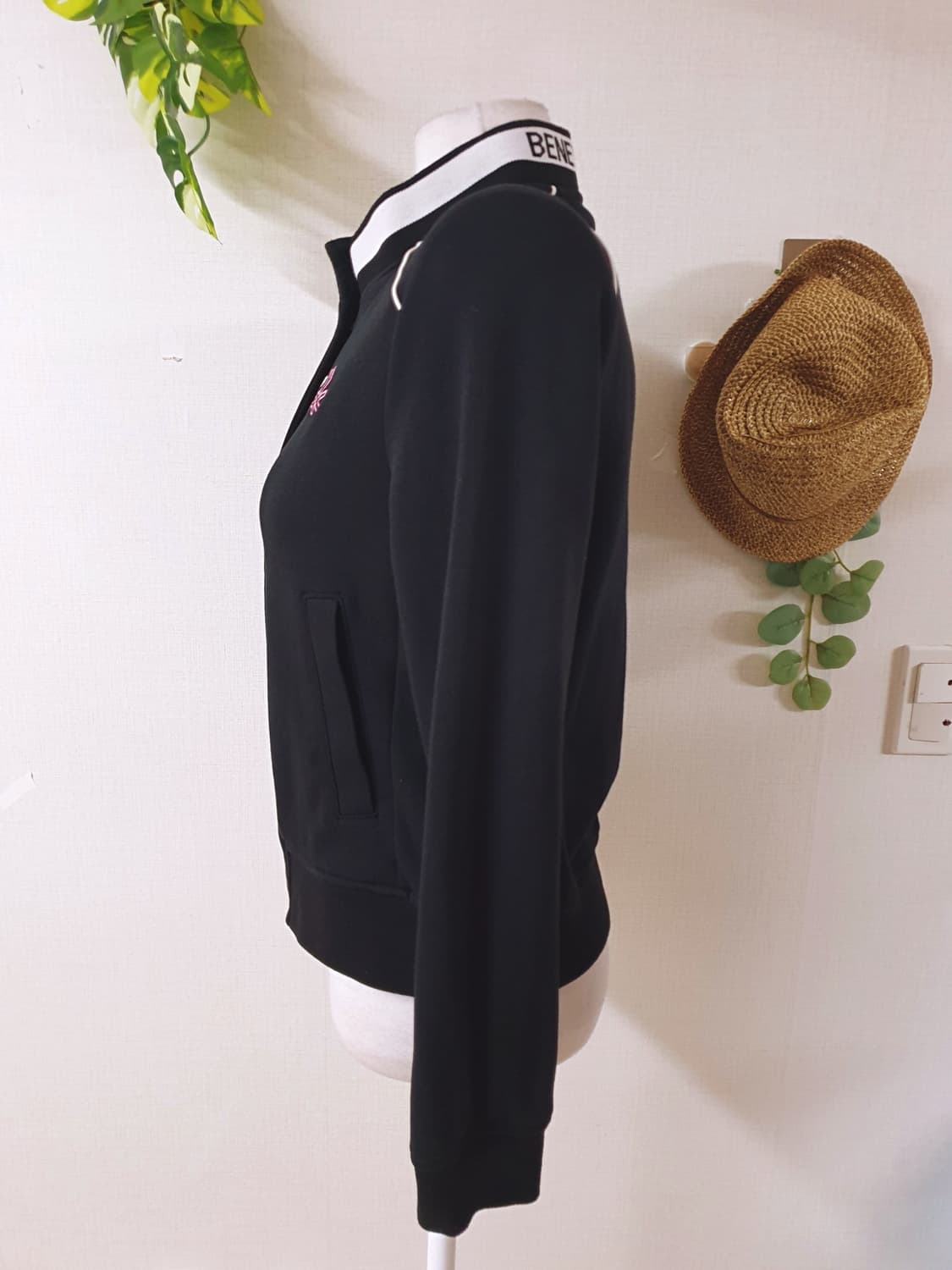 베네통 23ss 여성골프자켓 90 블랙 S 상품이미지9