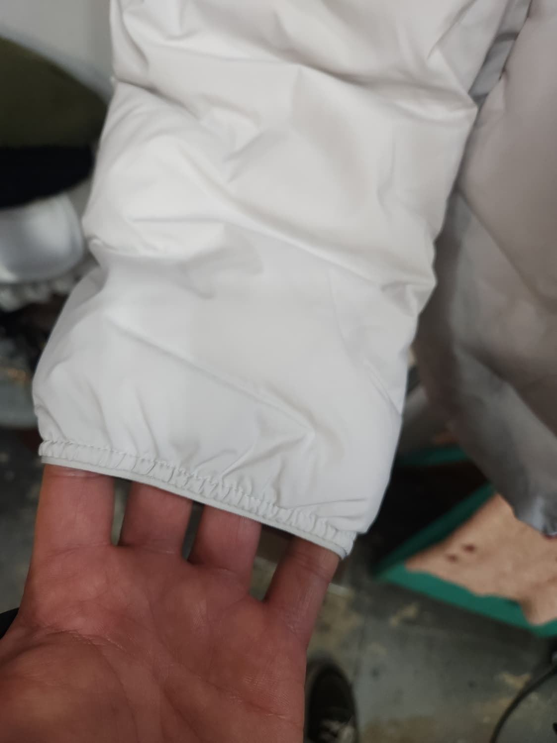 유니클로 퍼프테크 후드 경량 패딩
 상품이미지3