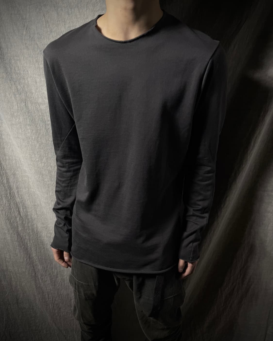 DEVOA Long Sleeve Layered Cut Top  상품이미지1